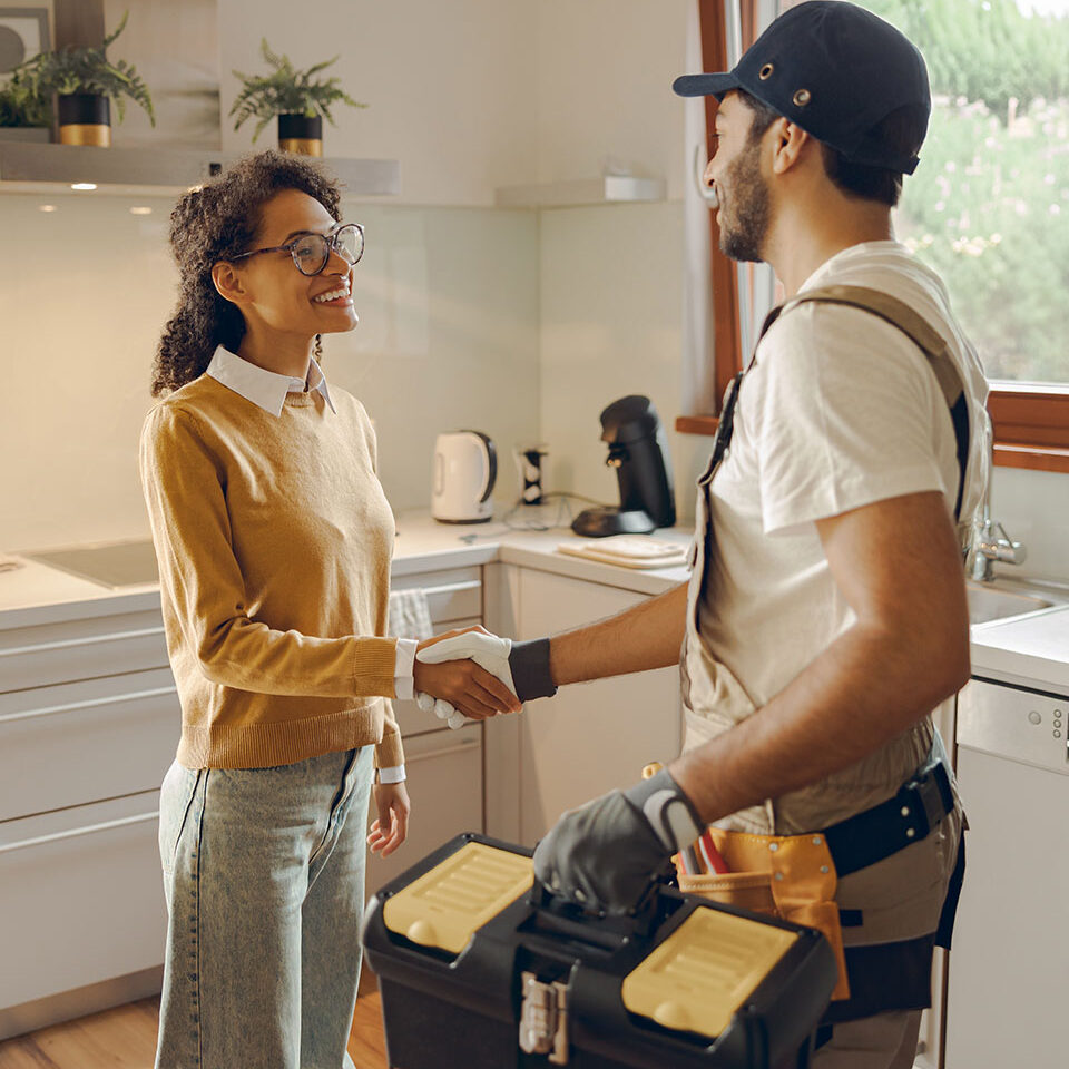 plumber-with-client plumber-with-client
